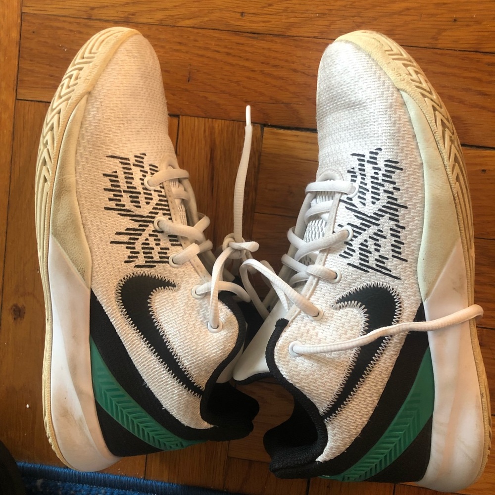 Kyree Boys/Mens Sneakers size 6